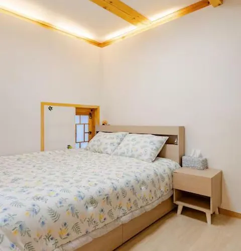 Hanok Mikyeong *